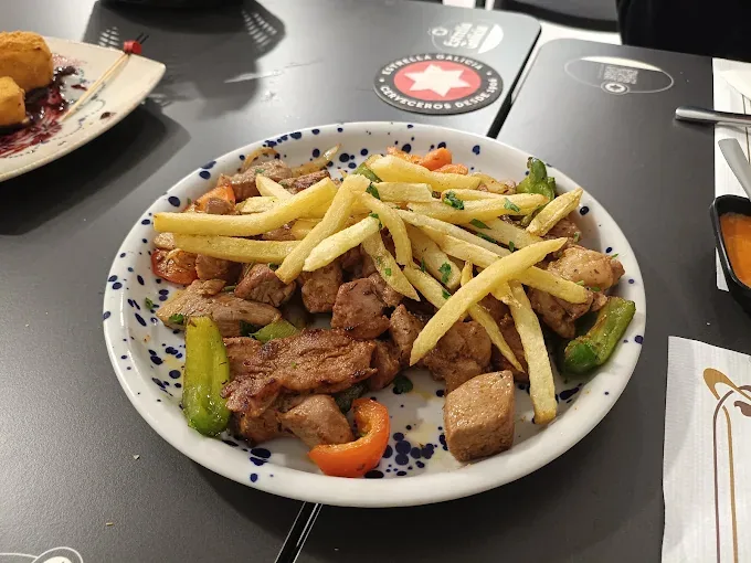 Carne fiesta con papas y pimientos