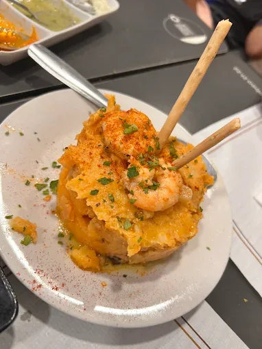 Ensaladilla especial de pulpo y gamba, montada en timbal